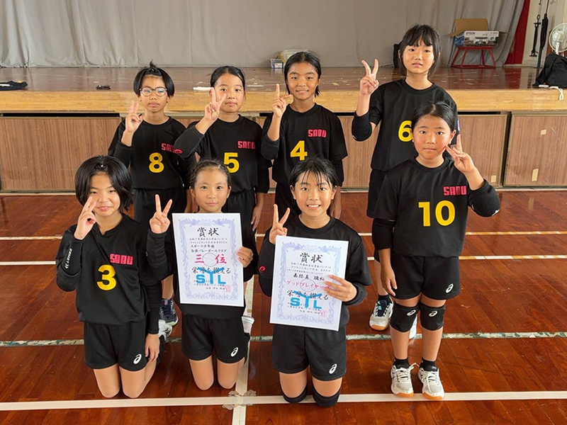 女子Bクラスの部3位:スポーツ少年団白保VBクラブ 女子Bクラスの部3位:スポーツ少年団白保VBクラブ