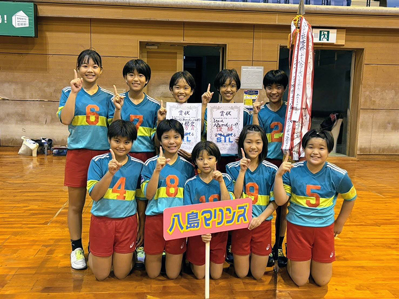 女子Aクラスの部優勝:八島マリンズVB部 女子Aクラスの部優勝:八島マリンズVB部