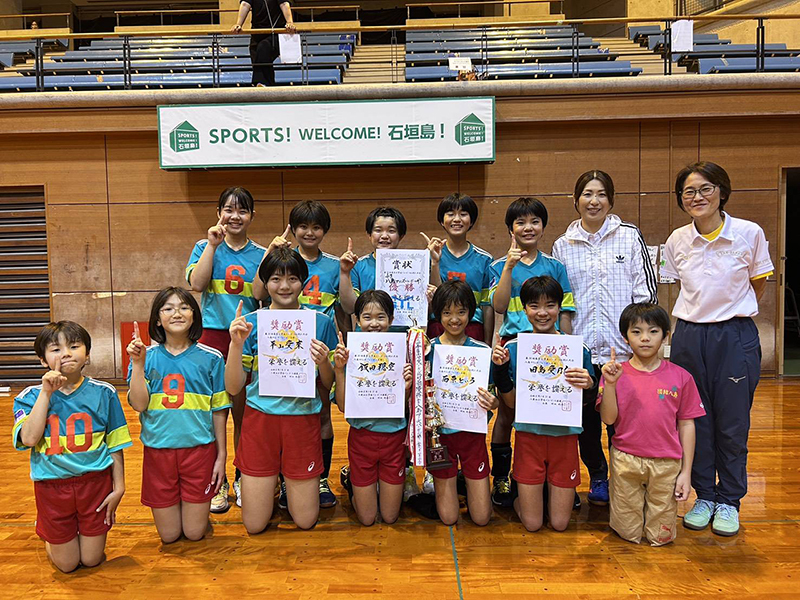 女子の部優勝:八島マリンズVB部 女子の部優勝:八島マリンズVB部
